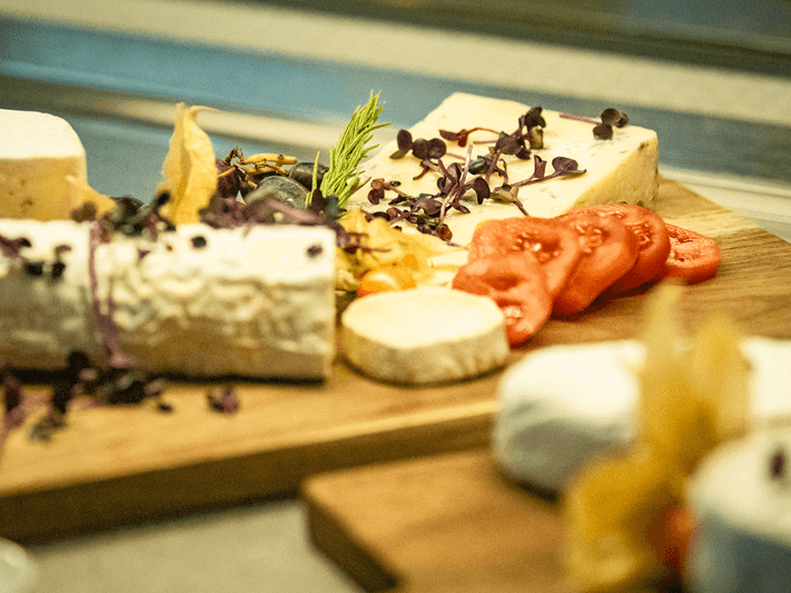 Nahaufnahme Kaese Fruehstueck Buffet